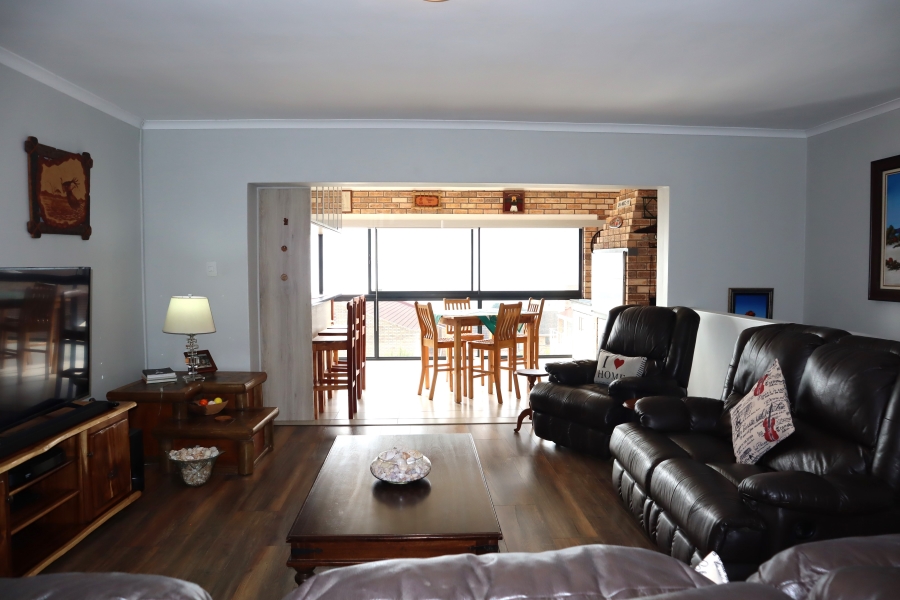 3 Bedroom Property for Sale in Wavecrest Eastern Cape